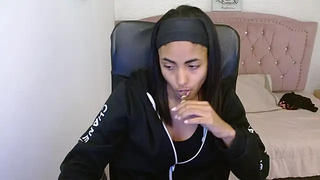 shaneelle online show from March 7, 2025, 6:13 am