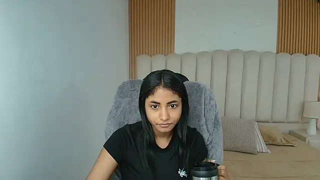 Snapshot of shaneelle chatting on May 13, 2026, 12:02 pm shaneelle online show from May 13, 2026, 12:02 pm