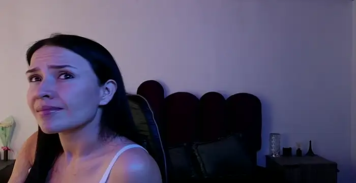 cristal hilton 10 online show from February 10, 2026, 11:09 pm