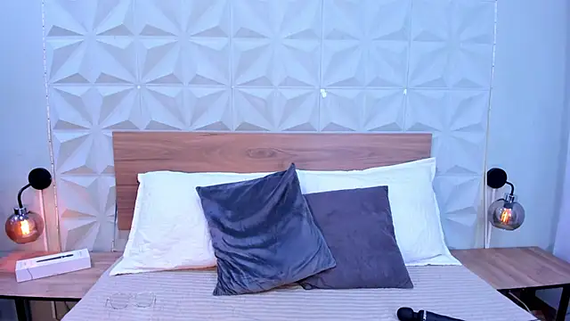 Stacey white  online show from November 22, 2025, 7:13 pm