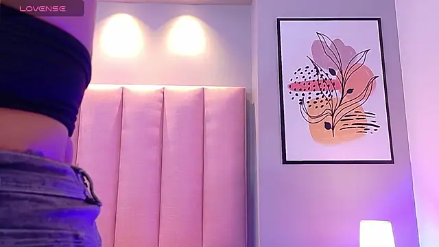 KeilyRoss online show from November 27, 2025, 8:33 pm