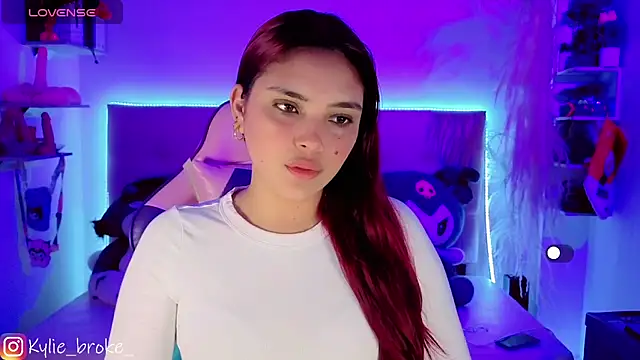 Snapshot of Kylie_brokee chatting on November 28, 2025, 9:06 pm Kylie brokee online show from November 28, 2025, 9:06 pm