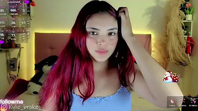 Snapshot of Kylie_brokee chatting on December 1, 2025, 9:09 pm Kylie brokee online show from December 1, 2025, 9:09 pm