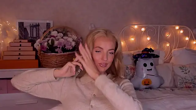 aestetick online show from October 18, 2025, 3:46 pm