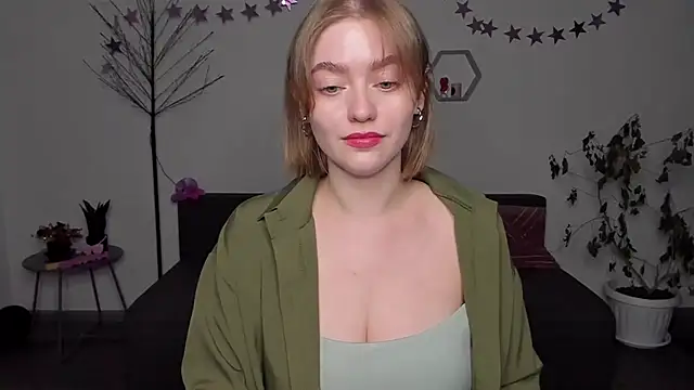 AidaPerry online show from December 14, 2024, 3:25 pm