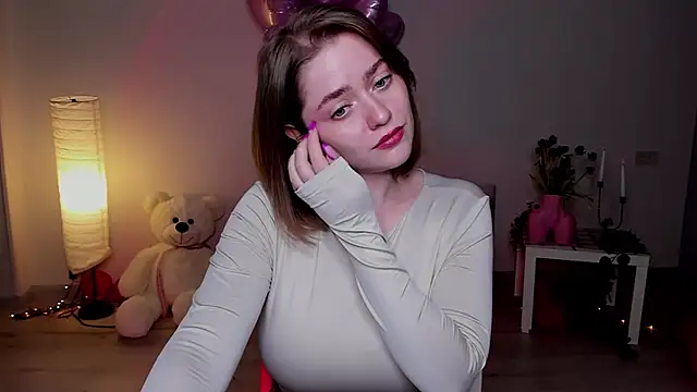 AidaPerry online show from March 14, 2025, 8:28 pm