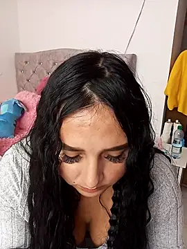 Juanamd1 online show from December 19, 2025, 2:35 pm