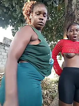 Snapshot of Broan_me chatting on December 3, 2025, 4:31 am Broan me online show from December 3, 2025, 4:31 am