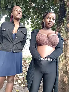 Snapshot of Broan_me chatting on December 15, 2025, 5:12 am Broan me online show from December 15, 2025, 5:12 am