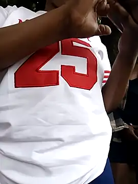 Snapshot of Broan_me chatting on January 9, 2026, 6:05 am Broan me online show from January 9, 2026, 6:05 am