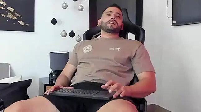 Snapshot of Dereck_vega chatting on December 21, 2024, 11:02 pm Dereck vega online show from December 21, 2024, 11:02 pm