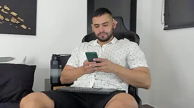 Snapshot of Dereck_vega chatting on January 19, 2025, 9:45 pm Dereck vega online show from January 19, 2025, 9:45 pm