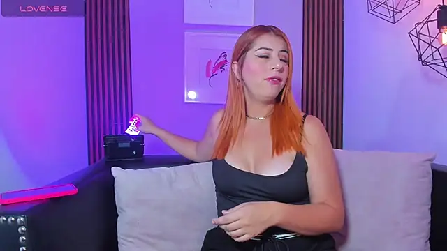 Nahiajhonson  online show from April 13, 2026, 1:38 pm