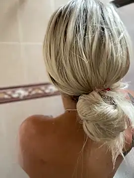 SamaraJay1 online show from December 18, 2024, 1:02 pm