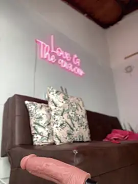 SamaraJay1 online show from December 19, 2024, 1:07 pm