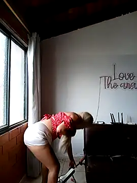 SamaraJay1 online show from February 20, 2025, 5:18 pm