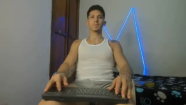 Snapshot of MasterSEX420 chatting on February 1, 2026, 10:19 pm MasterSEX420 online show from February 1, 2026, 10:19 pm