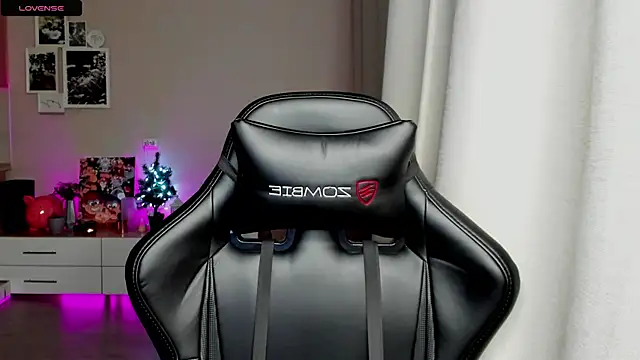 Sm0ly online show from February 3, 2025, 1:19 am