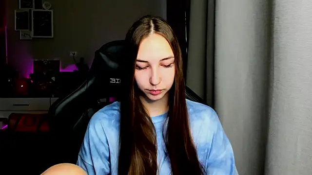 Sm0ly online show from October 4, 2025, 2:53 am