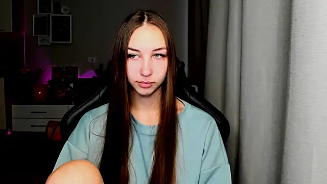 Sm0ly online show from October 13, 2025, 2:00 am