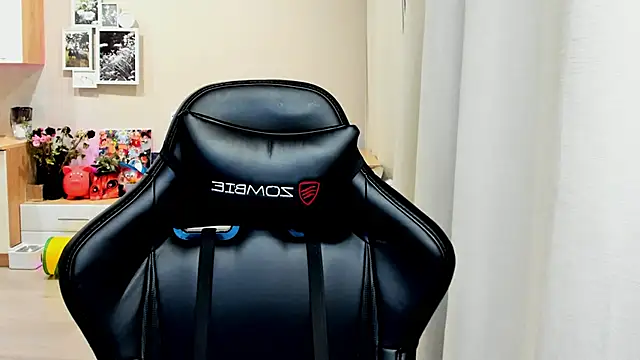 Sm0ly online show from October 24, 2025, 1:46 am