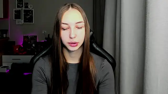 Sm0ly online show from November 24, 2025, 2:22 am