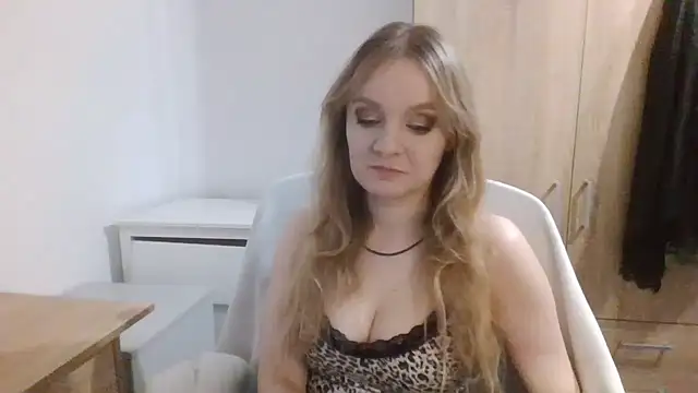 AlmaHoney online show from December 21, 2025, 9:22 pm