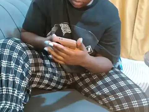 leslysexygirl online show from November 4, 2025, 5:50 am