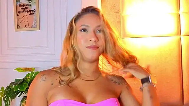 Snapshot of AlessiaLondon chatting on May 1, 2026, 10:20 am AlessiaLondon online show from May 1, 2026, 10:20 am