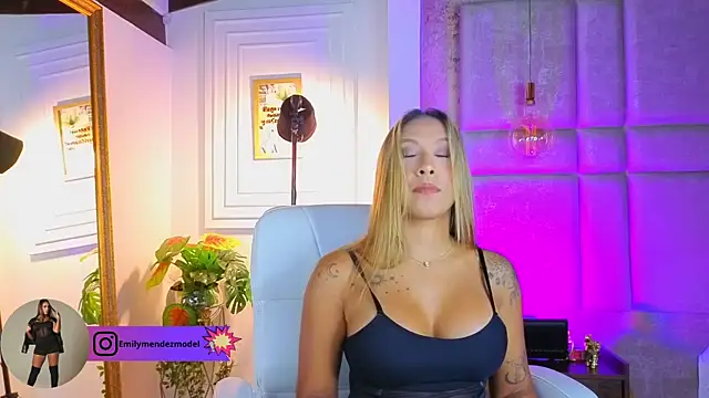 Snapshot of AlessiaLondon chatting on June 1, 2026, 10:17 am AlessiaLondon online show from June 1, 2026, 10:17 am