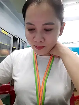 Benlla2802 online show from December 17, 2024, 3:28 pm