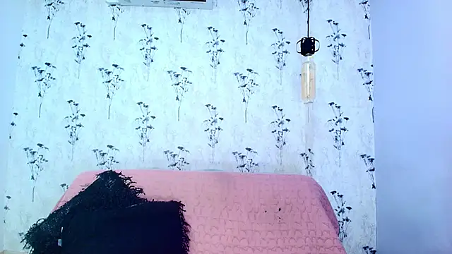 Mia candy 0 online show from September 18, 2025, 12:07 pm