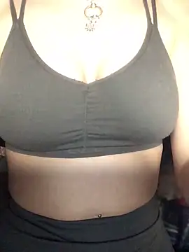 indie-rayne online show from February 28, 2025, 8:39 pm