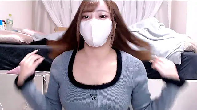 Snapshot of _chanMOMO_ chatting on February 2, 2025, 10:13 am chanMOMO online show from February 2, 2025, 10:13 am