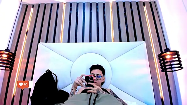 Cutie Shy  online show from November 24, 2025, 7:24 pm