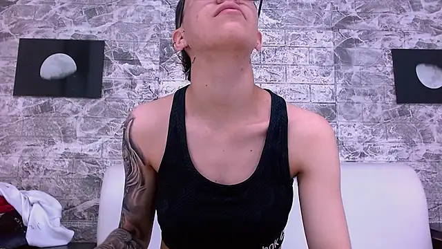 Cutie Shy  online show from December 4, 2025, 6:16 pm