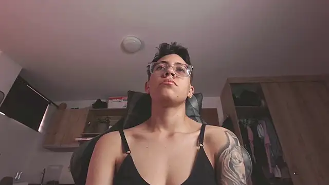 Cutie Shy  online show from June 4, 2026, 12:33 pm