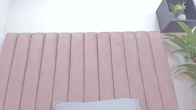 camila  herrera online show from March 1, 2025, 9:18 am