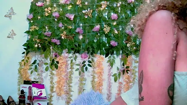 Crysrus online show from March 1, 2026, 7:38 pm