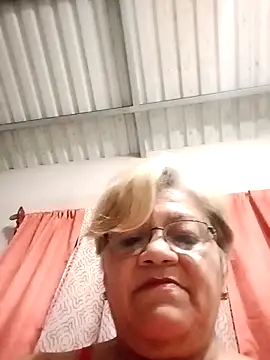 Madrastrahot69 online show from October 2, 2025, 4:08 am