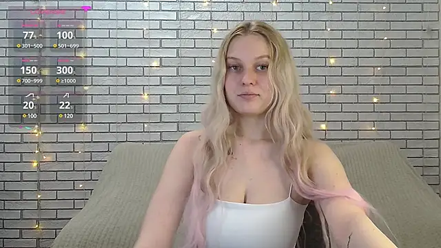 EmiliaDuchess online show from December 12, 2024, 1:39 pm