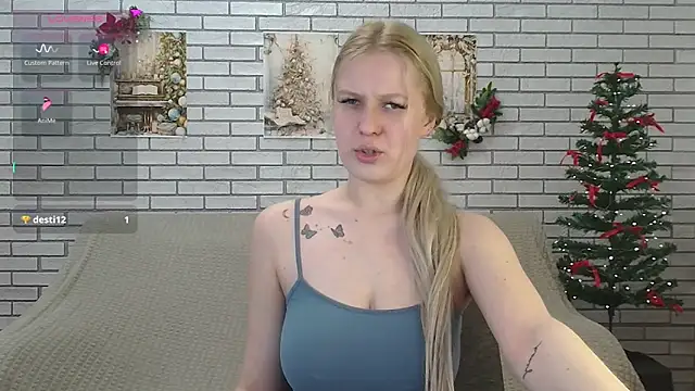 EmiliaDuchess online show from December 30, 2024, 3:02 pm