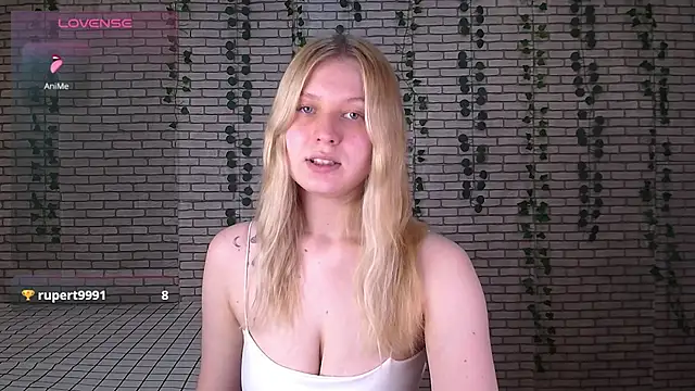 EmiliaDuchess online show from October 13, 2025, 9:53 am