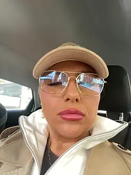 Arabellalee23 online show from January 19, 2026, 1:04 pm