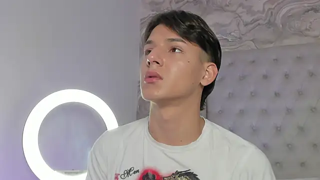 Snapshot of Kev_jenner chatting on September 13, 2025, 7:46 pm Kev jenner online show from September 13, 2025, 7:46 pm