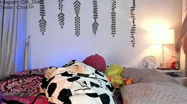 Snapshot of halseycox___ chatting on December 18, 2024, 9:58 am halseycox online show from December 18, 2024, 9:58 am