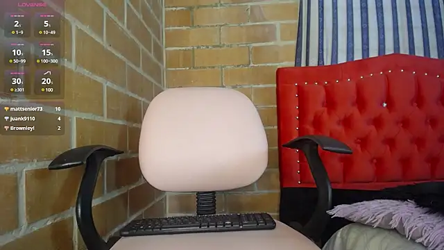 Snapshot of sharol_espitia chatting on March 8, 2025, 10:34 pm sharol espitia online show from March 8, 2025, 10:34 pm