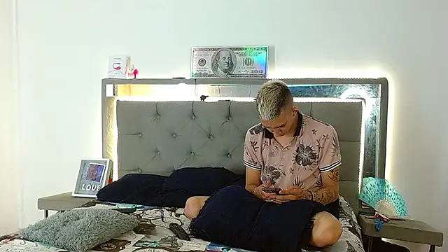 parejacaliente20154 online show from January 8, 2025, 12:15 pm