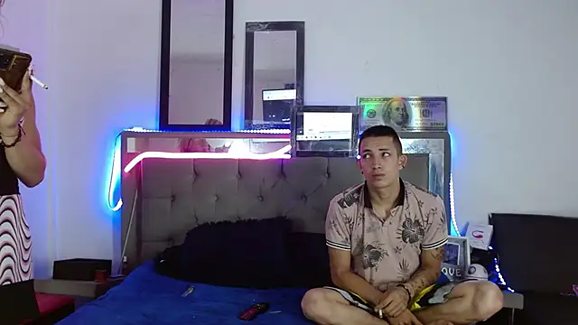 parejacaliente20154 online show from February 10, 2025, 1:33 pm