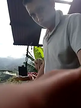 parejacaliente20154 online show from February 14, 2025, 2:12 pm